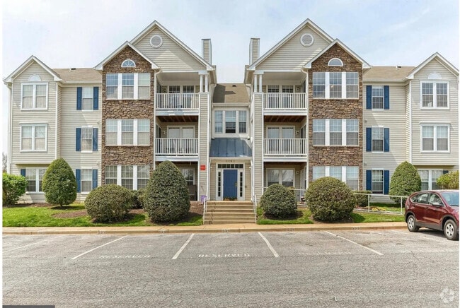 Building Photo - 5640 Wade Ct