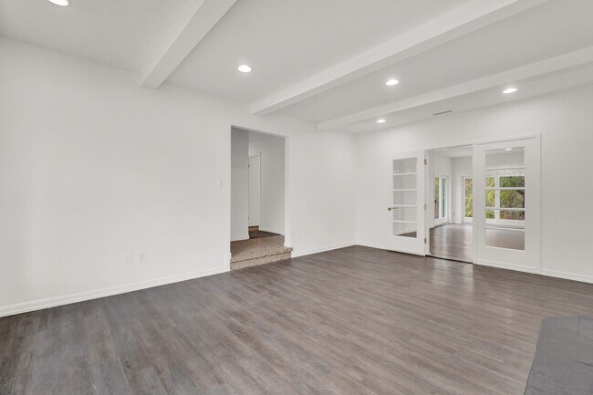 Foto del edificio - 6060 Franklin Rd