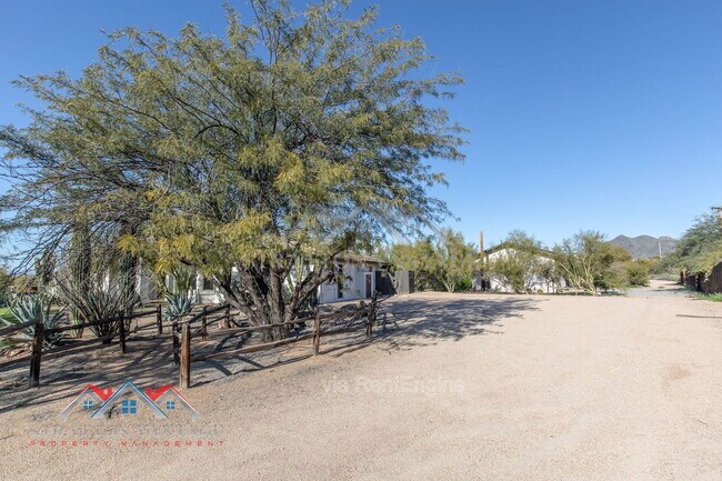 Foto del edificio - 4728 E Ron Rico Rd