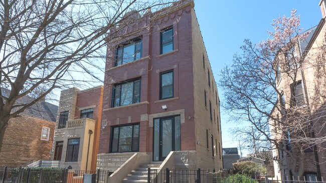 Building Photo - 2036 N Hoyne Ave