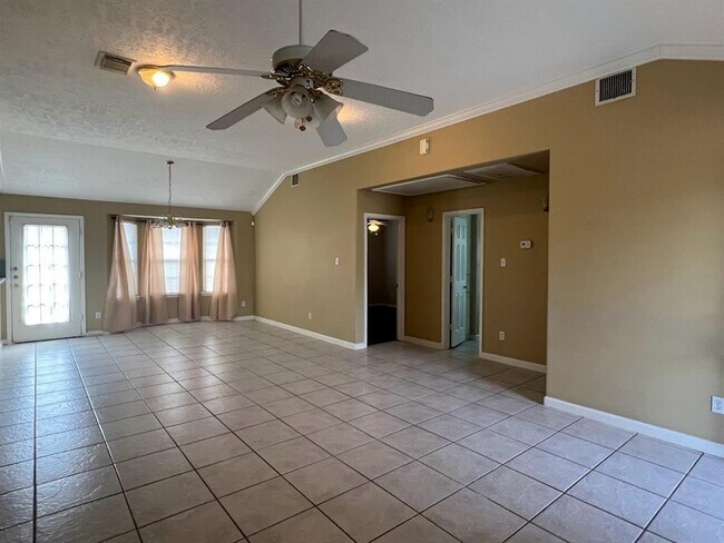 Foto del edificio - 9511 Elmview Dr