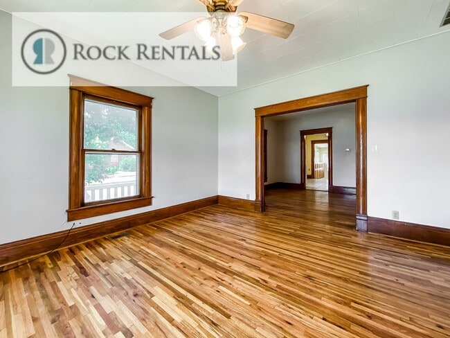 Foto del edificio - 3 Bed 1.5 Bath House with Fenced Yard