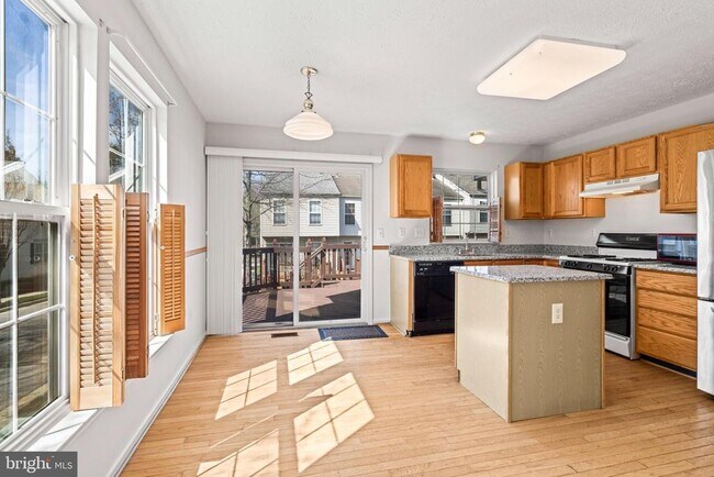 Foto del edificio - 8224 Spadderdock Way