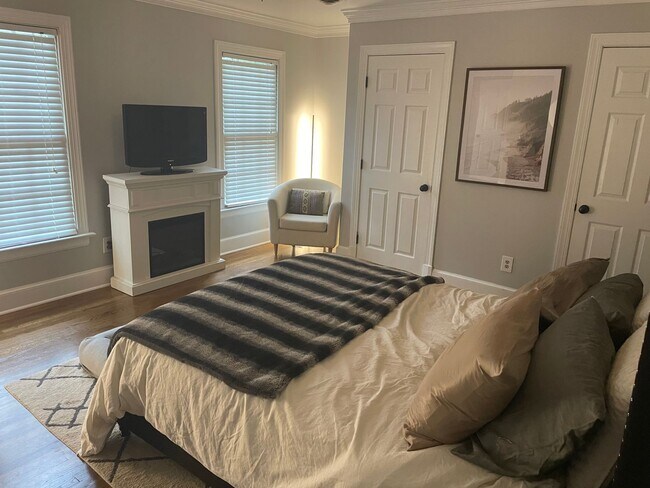 Foto del edificio - Amazing 2 bedroom home on Cary Street Rd