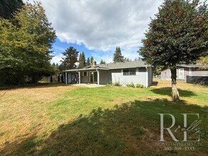 Building Photo - 2974 SE Amelia Ct