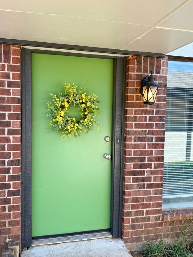Foto principal - Duplex in East Norman with 2 car garage!