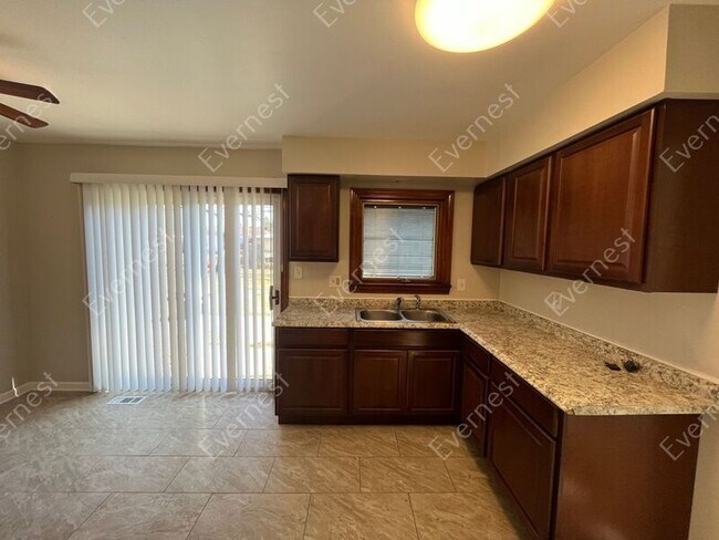Building Photo - 25552 Audrey Ave