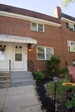 Building Photo - 834 Wabank St