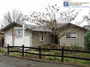 Building Photo - 1173 Helen Ave