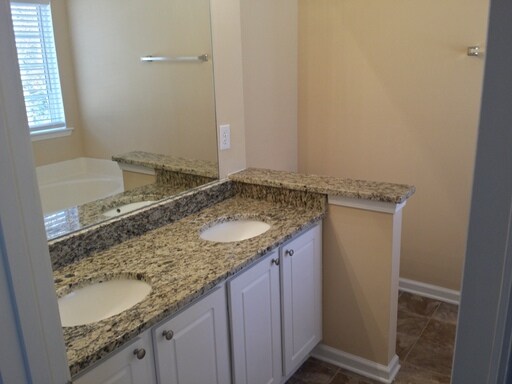 Building Photo - 430 Pebble Blvd