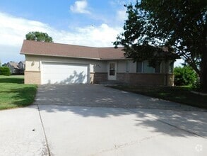 Building Photo - 618 Shadowbrook Dr