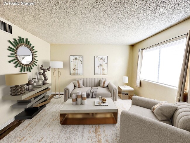 Foto del edificio - UPGRADED 2 BEDROOM 2 STORY CONDO