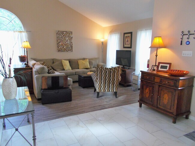 Foto del edificio - 156 Silverwood Dr