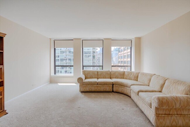 Foto del edificio - 260 E Chestnut St