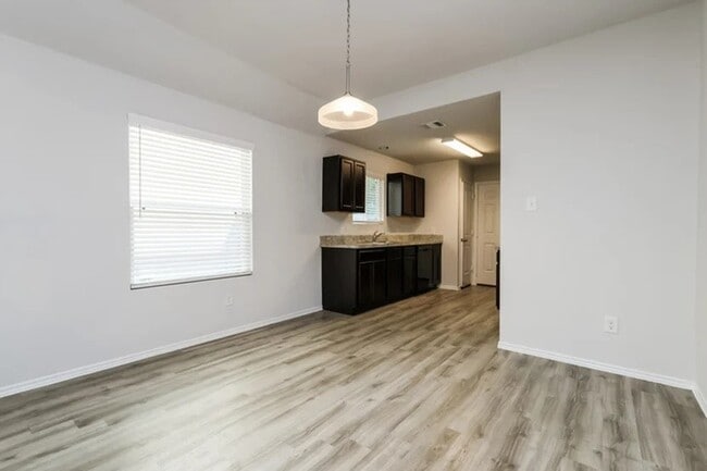 Building Photo - 2700 Madison Ct