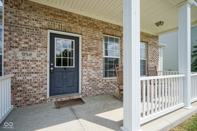 Building Photo - 952 Helston Ave