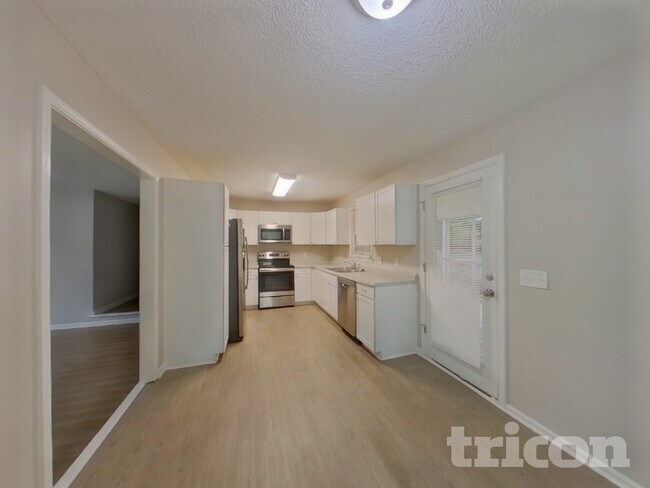 Building Photo - 204 Kemsing Rd