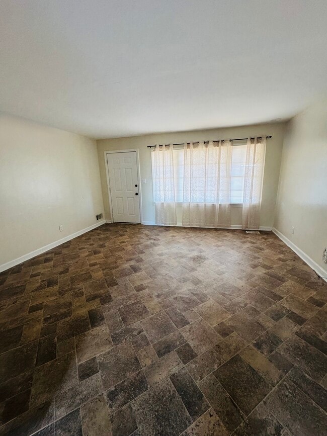 Building Photo - 110 Gunn Rd