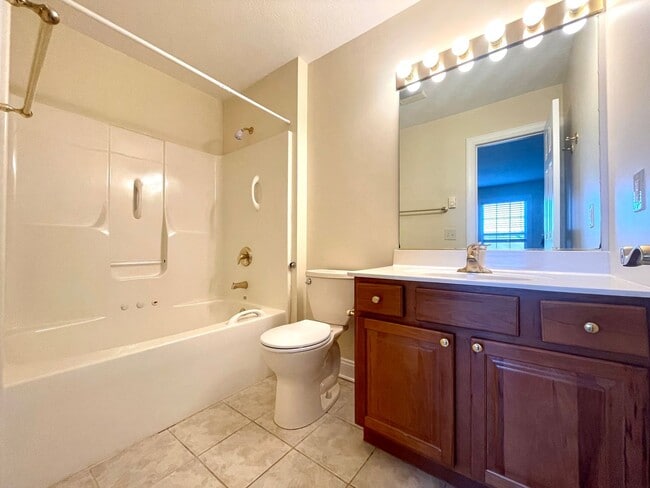 Foto del edificio - Spacious 4 Bedroom 2.5 Bath Home