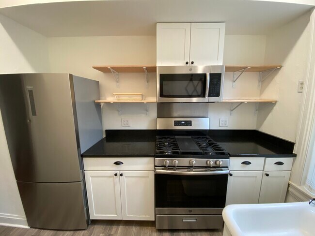 Foto del edificio - 420 W School House Ln