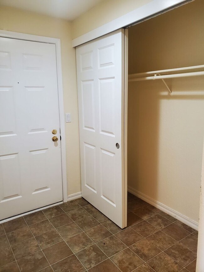 Building Photo - 2 Bedroom Condo At Sunn Fjord Condominiums...