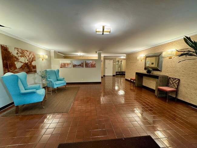 Foto del edificio - Large 2 bed 2 bath