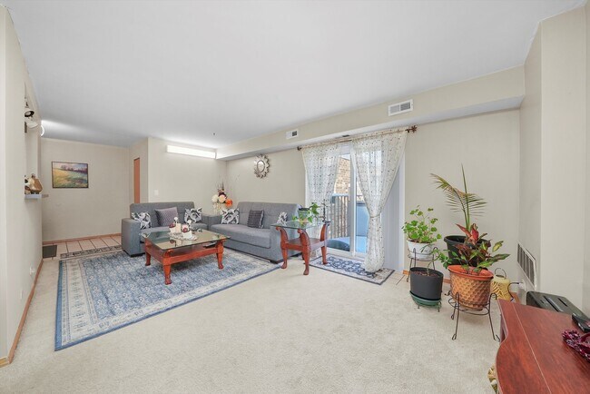 Foto del edificio - 1460 Fairlane Dr
