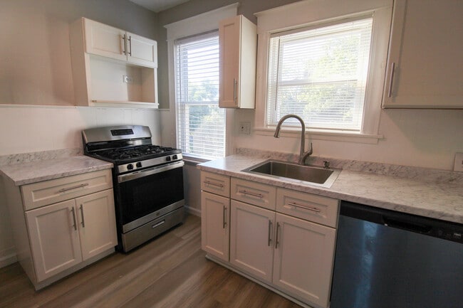 Kitchen - 2621 Ida Ave