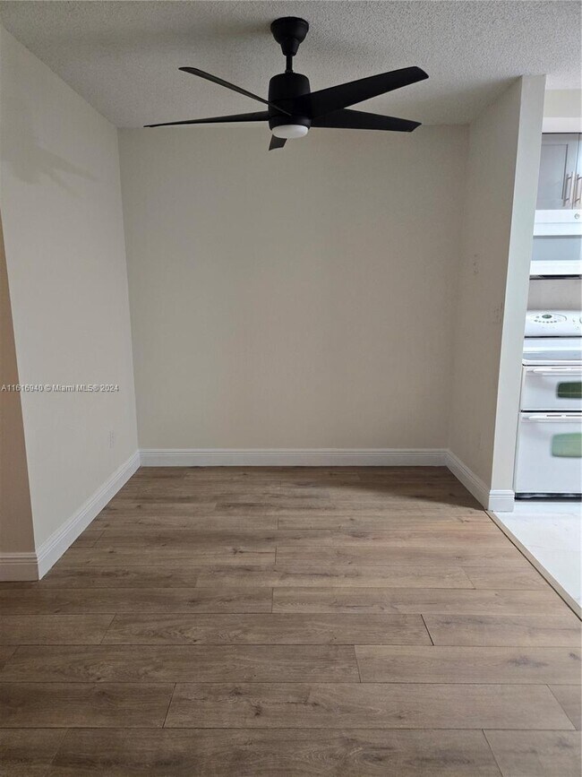 Building Photo - 9610 S Belfort Cir