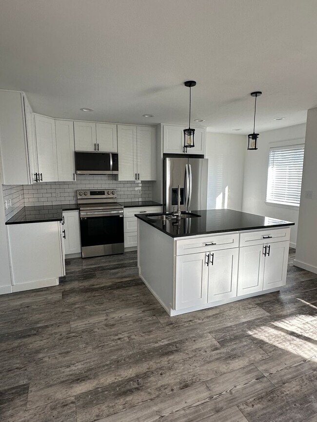 Foto del edificio - Recently Remodeled, Large 1 bedroom Duplex