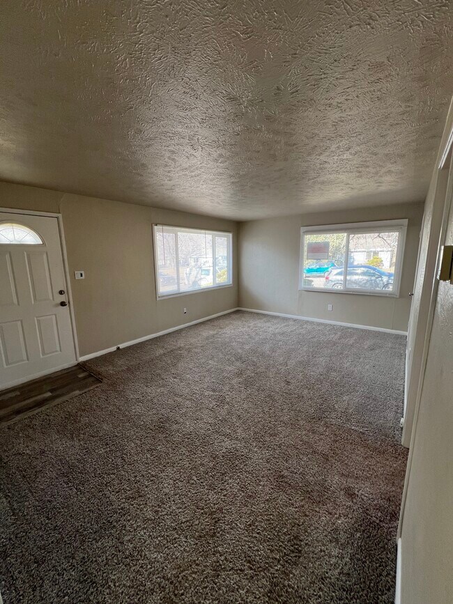 Foto del edificio - 473 Glen View Ct