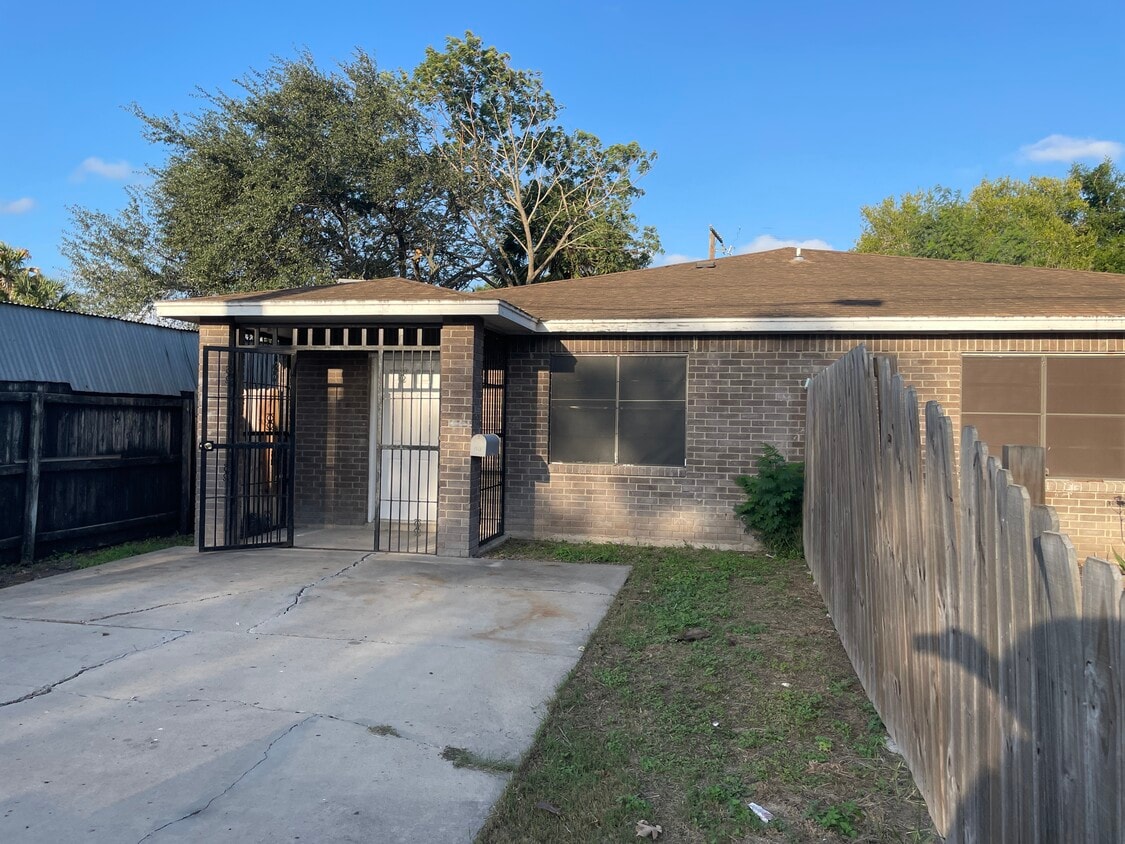 Primary Photo - 1313 E Harrison St