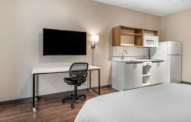 Building Photo - Furnished Studio-Colorado Springs - Center...