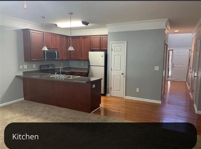 Building Photo - 5054 Lower Elm St