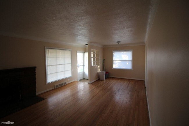 Foto del edificio - 3 br, 1.5 bath House - 13311 Rosemary Blvd