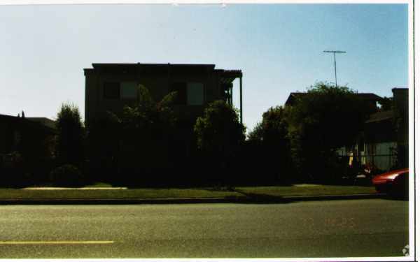 Building Photo - 3333 Roosevelt St