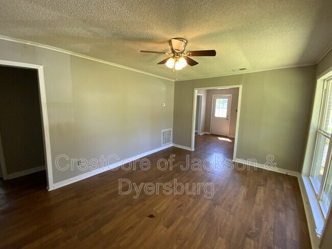 Building Photo - 406 Fryer St