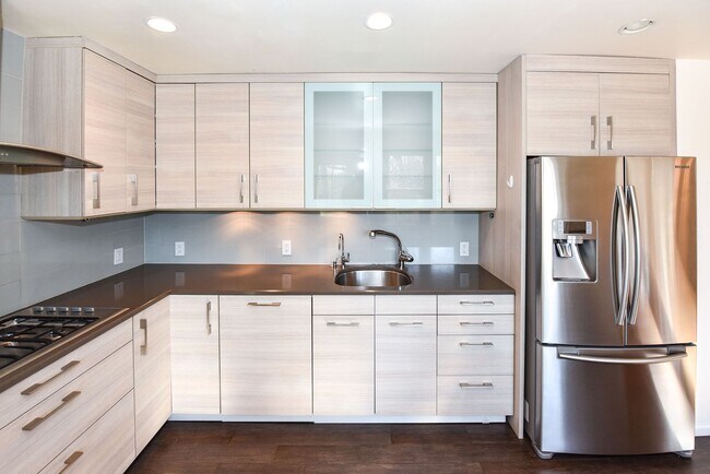 Foto del edificio - Amazingly Beautiful Fully Renovated 4BR/DEN/3FB/GAR North Bethesda Home