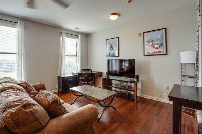 Building Photo - Furnished Studio in Carolina Lofts