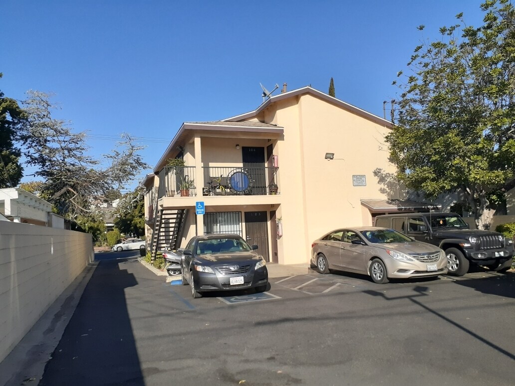 Foto del edificio - 3910 Montclair St