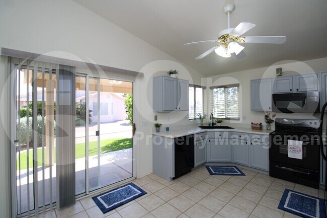 Building Photo - 1433 E Indian Wells Dr