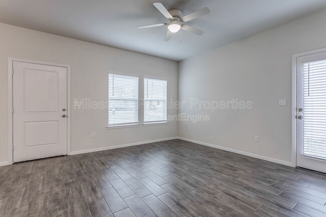 Foto del edificio - 2405 N Hickory St