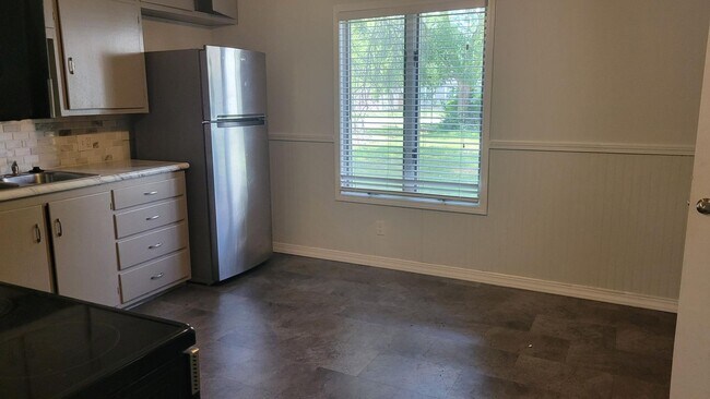 Foto del edificio - PRE-LEASE!! Beautiful 3 Bedroom/ 1.5 bath