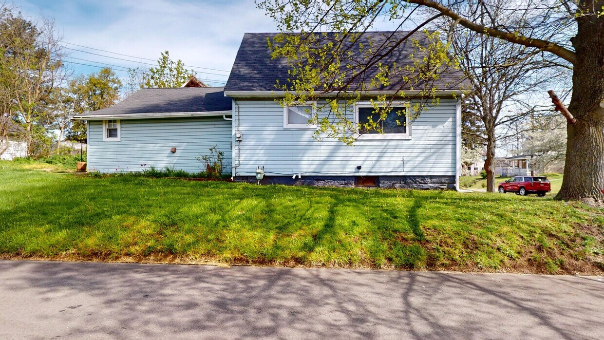 Primary Photo - Now Available! Small cape code on a corner...