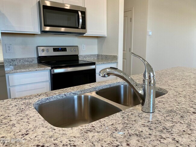 Foto del edificio - 11009 N 165th Ave