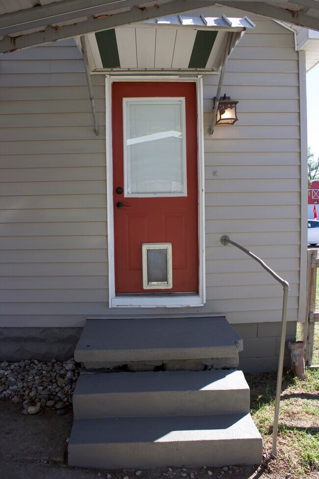 Back Door - 120 1st St SE