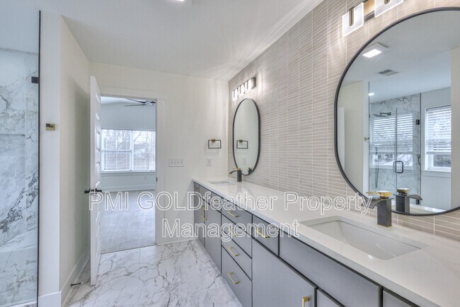 Foto del edificio - 402B E Trinity Ln