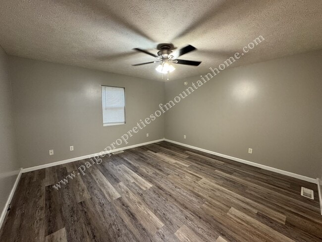 Building Photo - Bull Shoals 2/1 Home