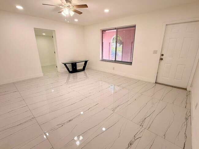 Building Photo - 4088 SW 51st St