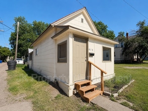 Building Photo - 413 6th St S